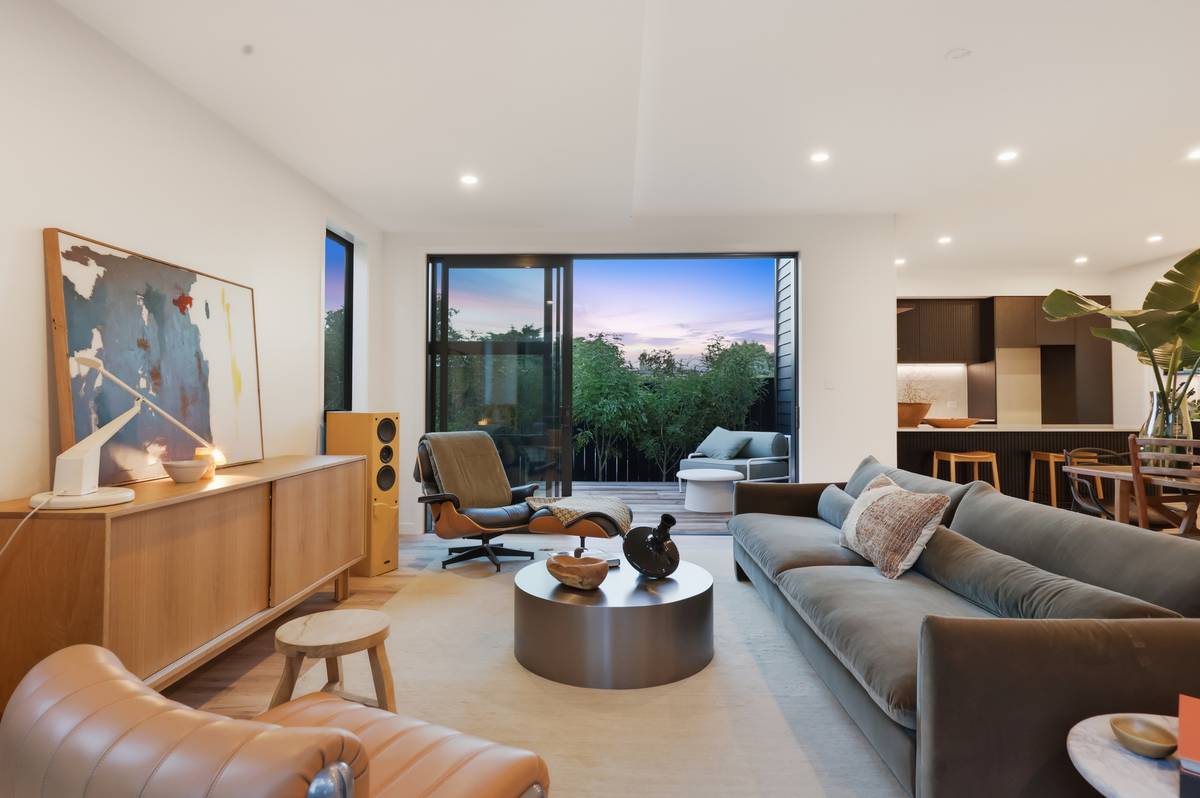 Living Sideboard and outlook