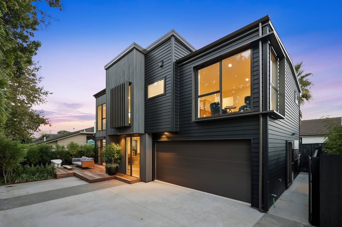Twilight facade Contemporary build