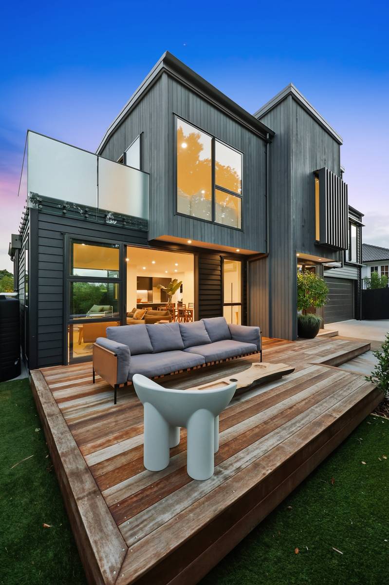 Deck and elevation Indoor outdoor flow